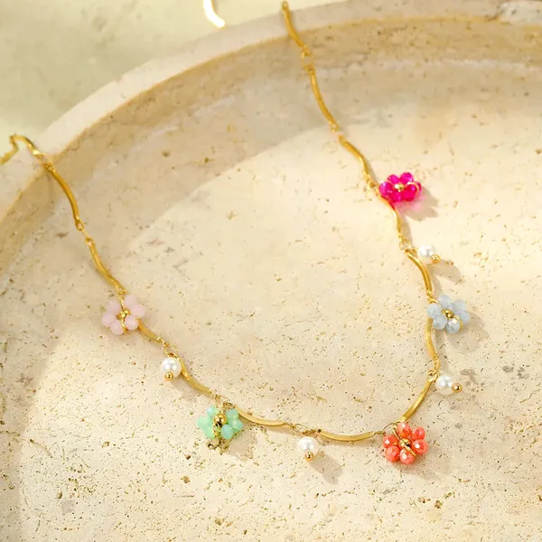 Gold_Flower_Necklace_For_Women